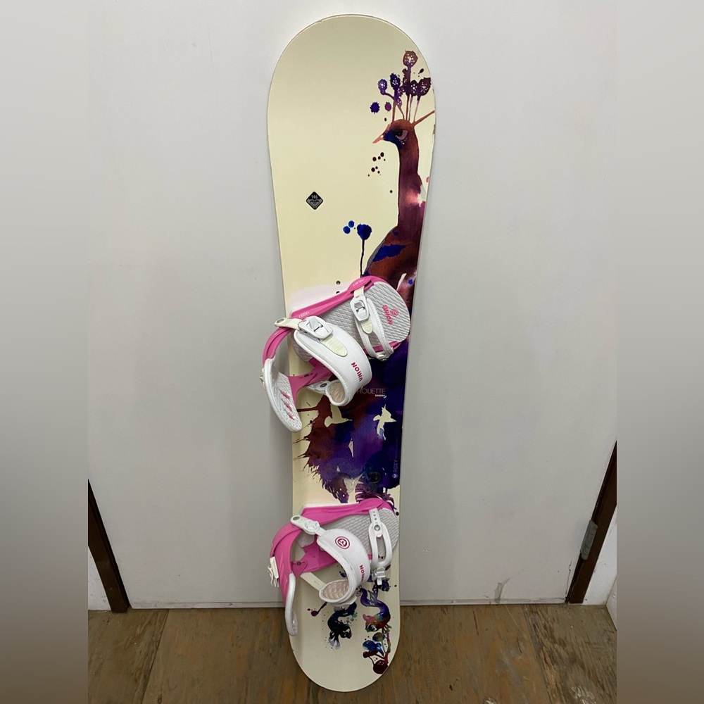 ❄️🏂 Like New- Girls Roxy Siloutte Snowboard Size 146cm With S/M Union Bindings